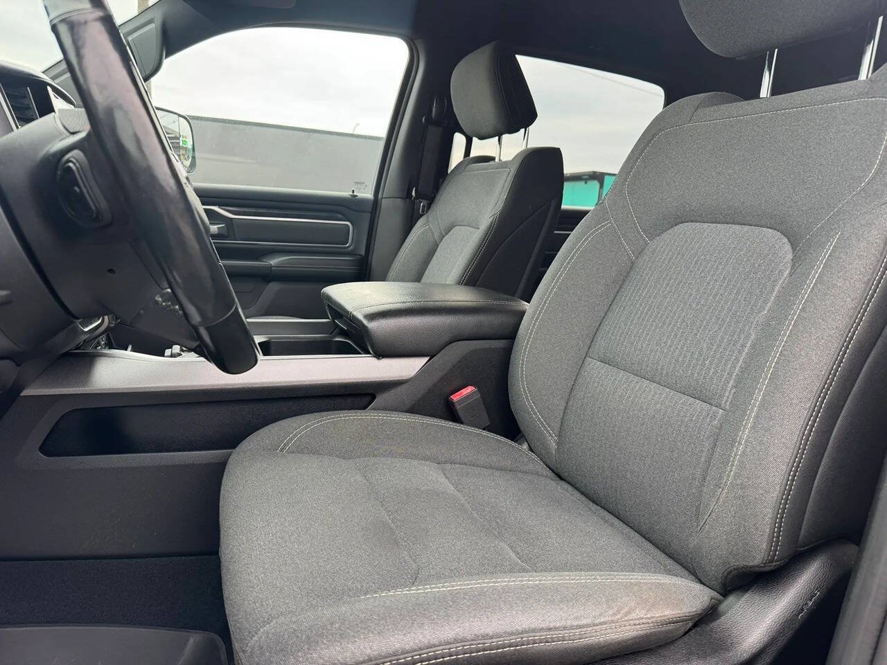 Used 2019 RAM 1500 4x4 Crew Cab image 10