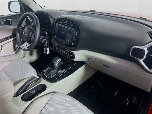Used 2022 Kia Soul LX image 25