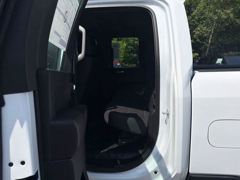 New 2026 GMC Sierra 2500 Pro w/ X31 Off-Road Package AWD/4WD image 18
