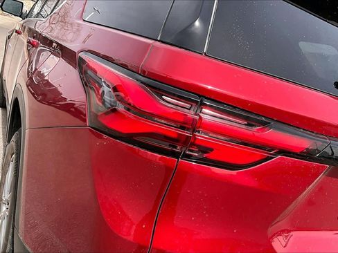 Used 2023 Chevrolet Traverse LT image 29