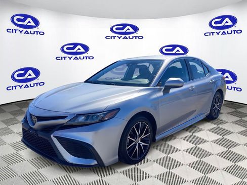 Used 2022 Toyota Camry SE image 7