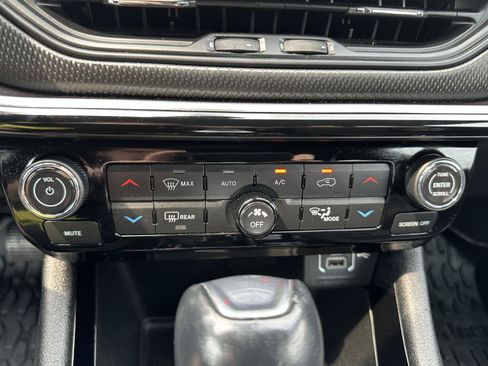 Used 2022 Jeep Compass Latitude w/ Sun and Sound Group AWD/4WD image 65