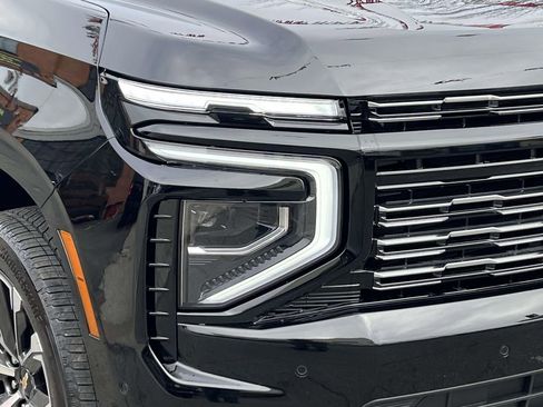 Used 2025 Chevrolet Suburban High Country w/ Sun And Tow Package AWD/4WD image 10
