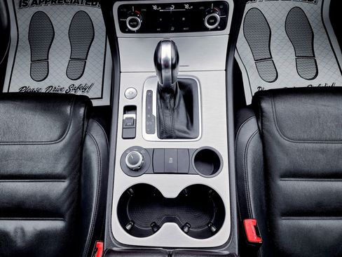 Used 2014 Volkswagen Touareg VR6 image 27