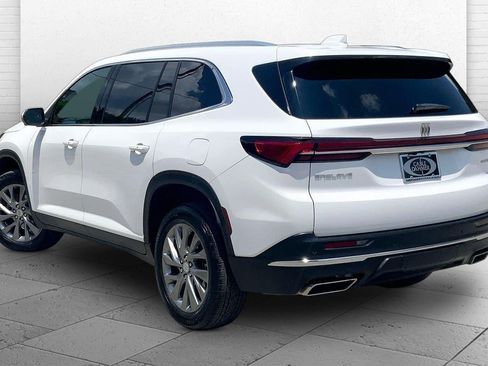 Used 2025 Buick Enclave Preferred FWD image 11