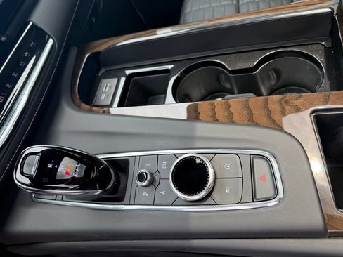Used 2024 Cadillac Escalade Sport Platinum w/ Heavy-Duty Trailer Package AWD/4WD image 17