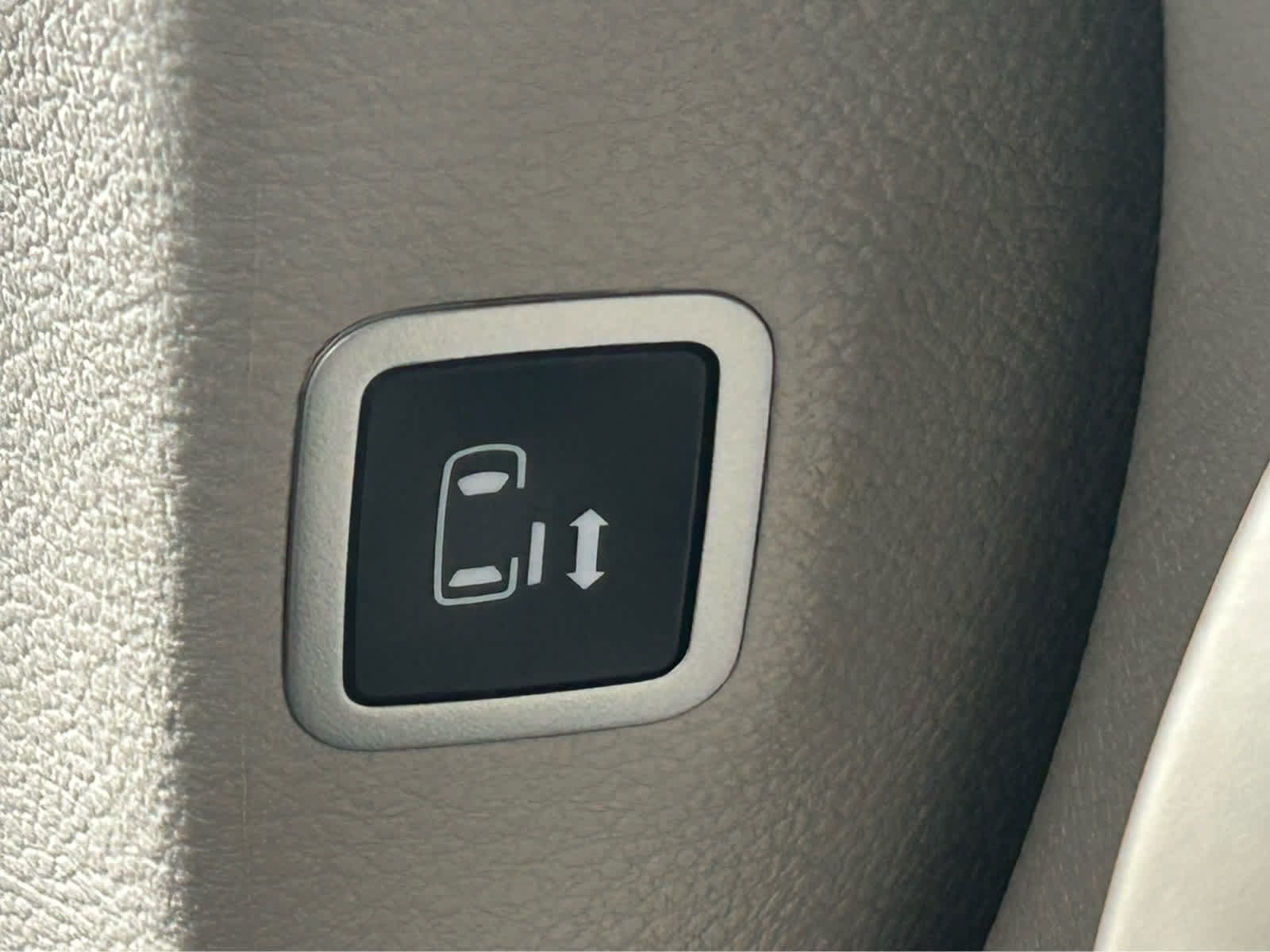 Used 2024 Chrysler Pacifica Touring-L FWD image 18