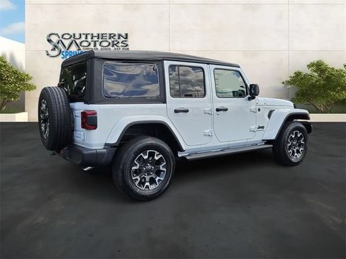 Used 2025 Jeep Wrangler Unlimited Sahara AWD/4WD image 5