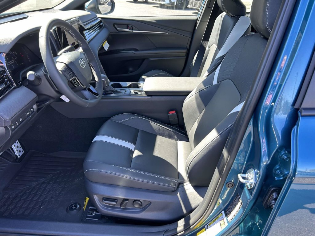 New 2026 Toyota Camry Hybrid FWD image 14