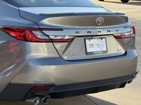 Used 2025 Toyota Camry SE image 6