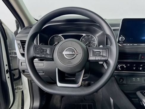 Used 2024 Nissan Rogue S FWD image 12