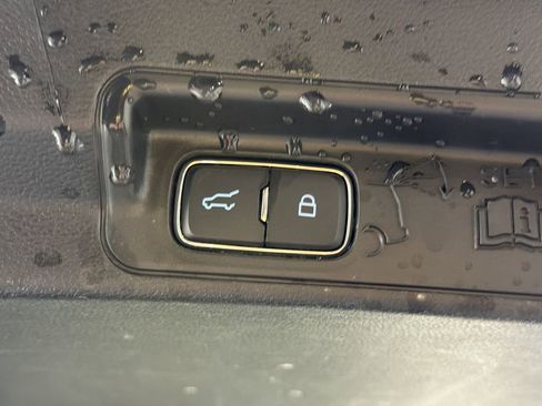 Used 2025 Ford Explorer Active image 18