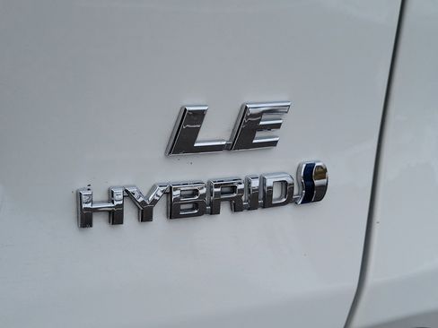 Used 2023 Toyota RAV4 LE image 7