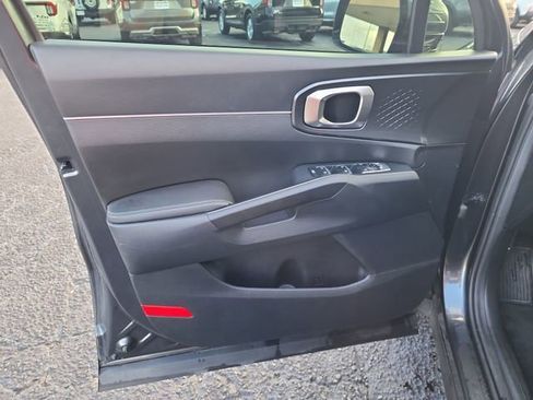 Used 2023 Kia Sorento LX image 9