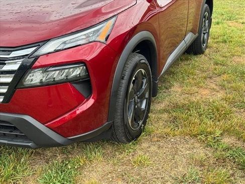 Used 2025 Nissan Rogue SV FWD image 5
