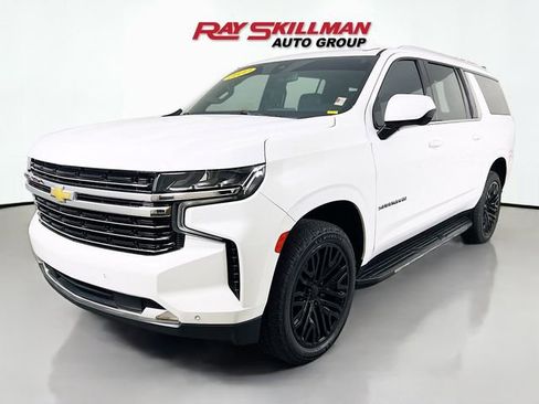 Used 2022 Chevrolet Suburban LT AWD/4WD image 3