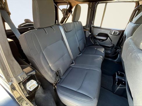 Used 2018 Jeep Wrangler Unlimited Sport S image 28