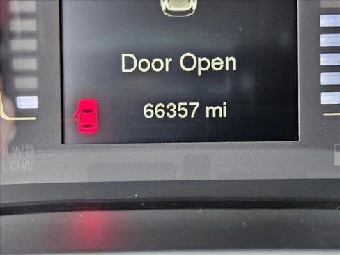 Used 2017 Jeep Cherokee Altitude image 11