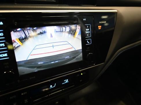 Used 2017 Toyota Corolla SE w/ SE Premium Package FWD image 16