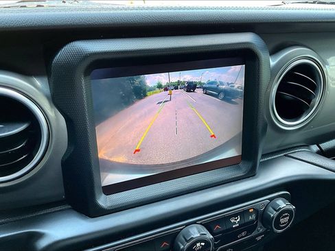 Used 2022 Jeep Wrangler Unlimited Sahara w/ LED Lighting Group AWD/4WD image 15