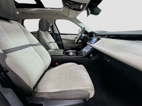 Used 2019 Land Rover Range Rover Velar R-Dynamic SE image 31