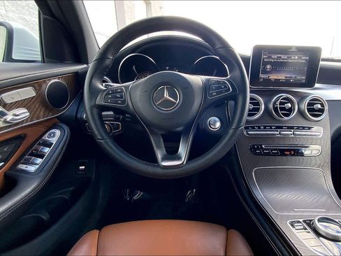 Used 2019 Mercedes-Benz GLC 300 GLC 300 w/ Leather Seating Package image 6
