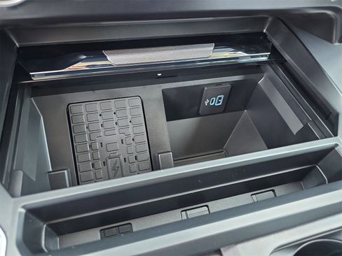 New 2025 Ford F250 Lariat w/ Black Appearance Package image 21