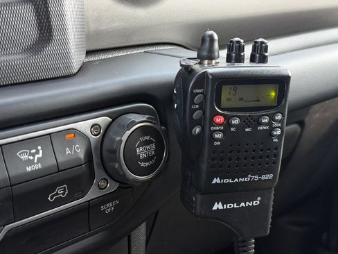 Used 2020 Jeep Wrangler Unlimited Sahara AWD/4WD image 17
