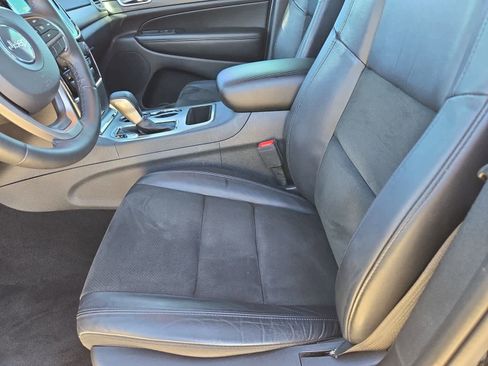 Used 2019 Jeep Grand Cherokee Altitude image 15