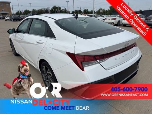 Used 2025 Hyundai Elantra SEL FWD image 3