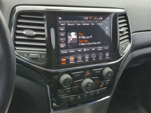 Certified 2022 Jeep Grand Cherokee Laredo X image 33