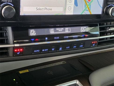 Used 2022 Toyota Sienna XLE image 23