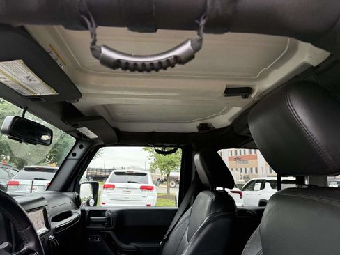 Used 2015 Jeep Wrangler Unlimited Sahara AWD/4WD image 4