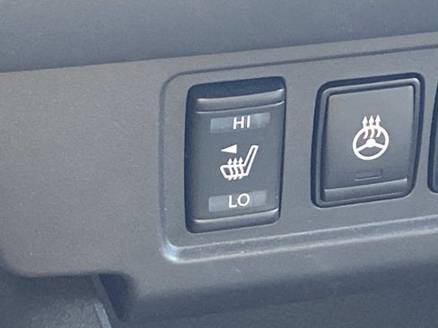 Used 2024 Nissan Frontier SV w/ Technology Package image 17