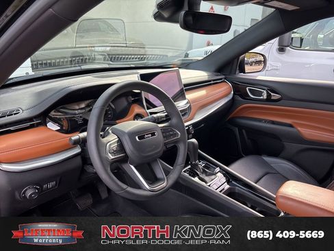 Used 2024 Jeep Compass Limited image 6