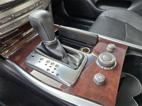 Used 2017 INFINITI Q70 3.7 image 27