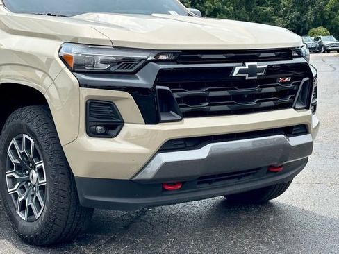 Used 2024 Chevrolet Colorado Z71 w/ Z71 Convenience Package 2 AWD/4WD image 2