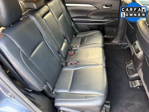 Used 2018 Toyota Highlander XLE AWD/4WD image 34