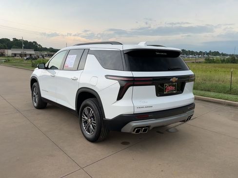 Used 2024 Chevrolet Traverse LT image 6