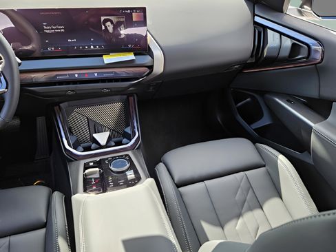 New 2025 BMW X3 xDrive30i w/ Convenience Package image 12