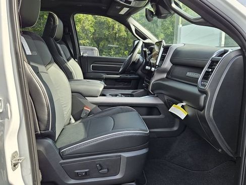 New 2025 RAM 2500 Laramie AWD/4WD image 16