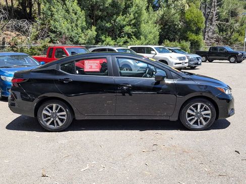 Used 2023 Nissan Versa SV FWD image 4