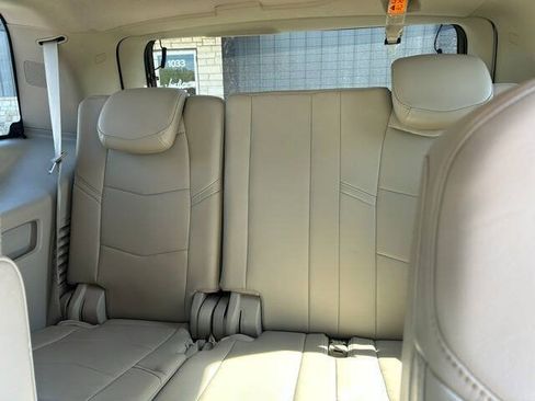 Used 2015 Cadillac Escalade Luxury AWD/4WD image 17