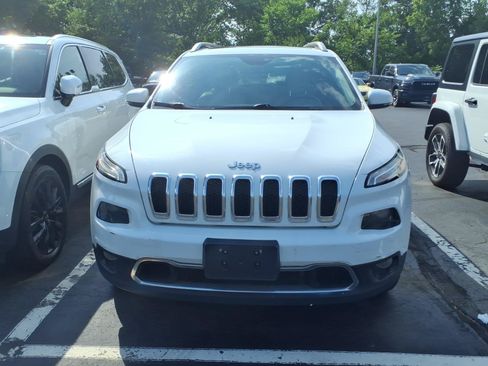 Used 2017 Jeep Cherokee Limited AWD/4WD image 2