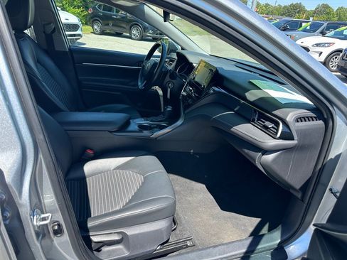 Used 2022 Toyota Camry SE FWD image 22