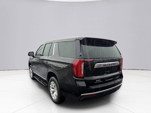 Used 2023 GMC Yukon SLT w/ SLT Premium Package image 3