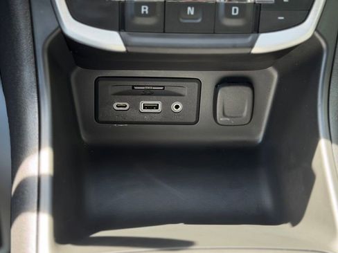 Used 2022 GMC Terrain SLT w/ Infotainment Package II AWD/4WD image 17