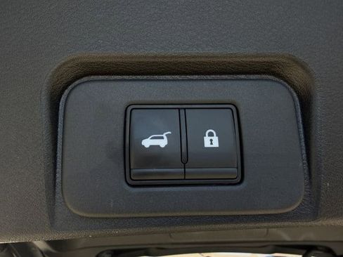 Used 2025 Nissan Rogue SV AWD/4WD image 29