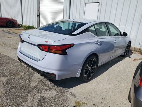 Certified 2023 Nissan Altima 2.5 SR w/ SR Premium Package FWD image 3