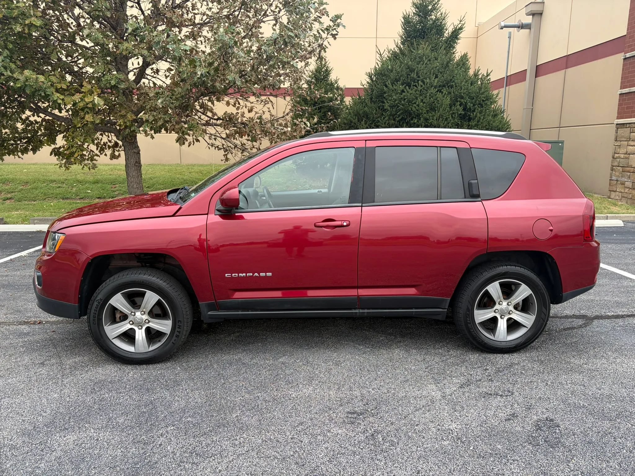 Used 2016 Jeep Compass High Altitude AWD/4WD image 2